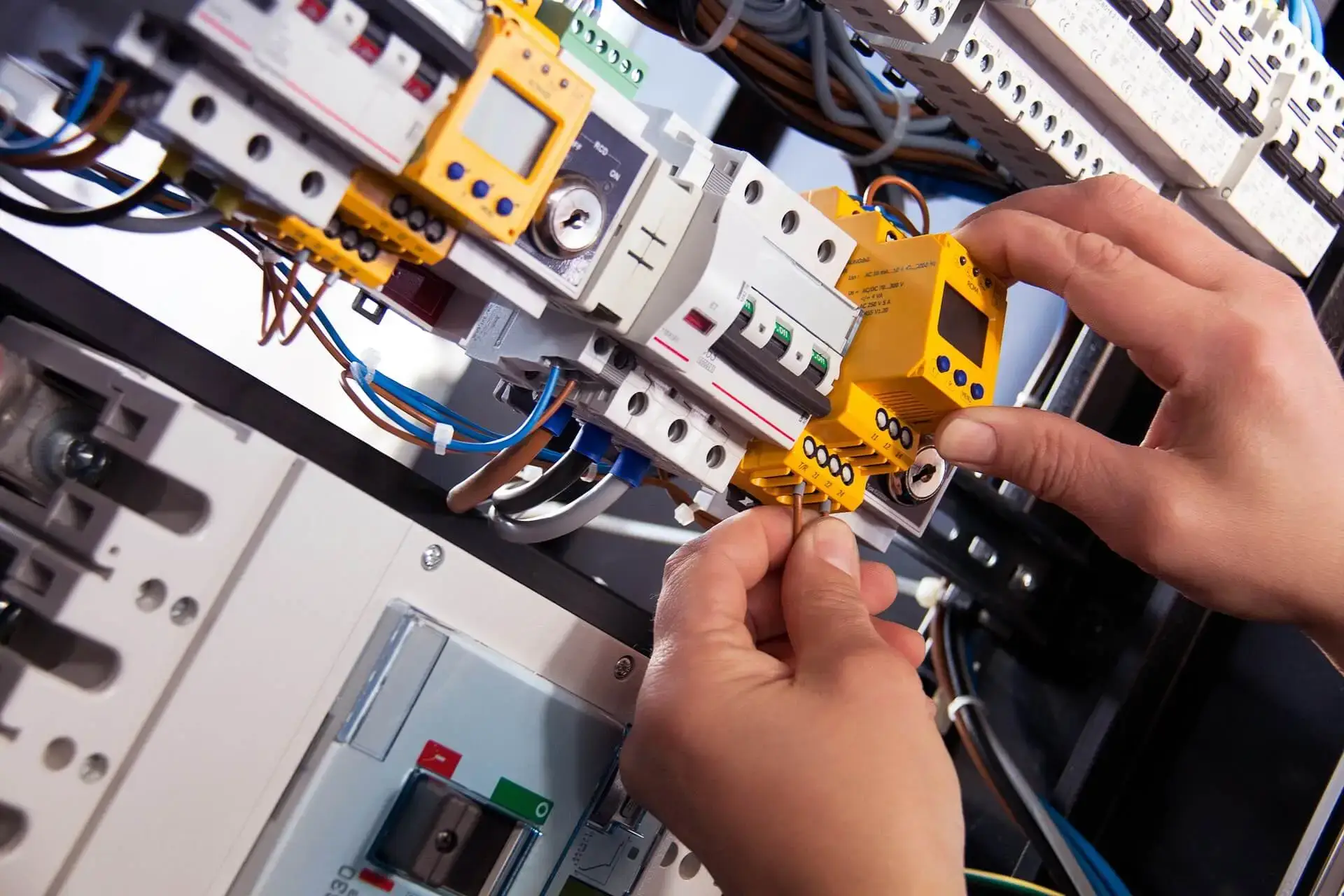 Certified electricians in Heston