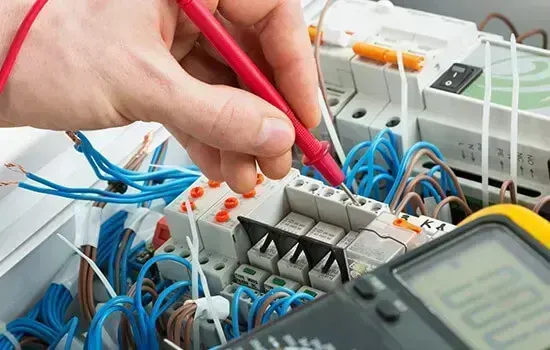 Professional electrician in Heston